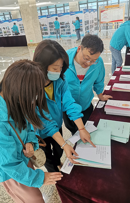 xiao 認真學(xué)習、翻閱新《安全法》15.jpg